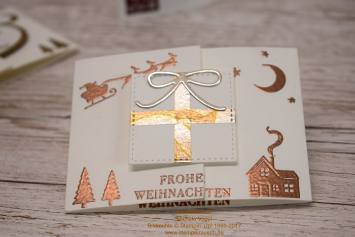 Gutscheinverpackung zu Weihnachten mit dem Stempelset Weihnachten daheim, Framelits Stickmuster und Thinlits Mini-Leckereientüte von Stampin' Up! in Flüsterweiß und Kupfer www.stempelrausch.de